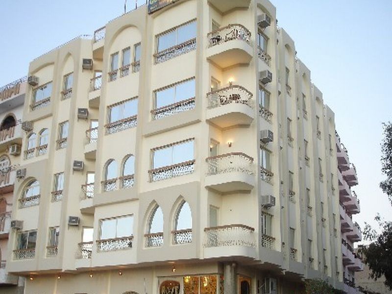 بيت شباب جولدن روز